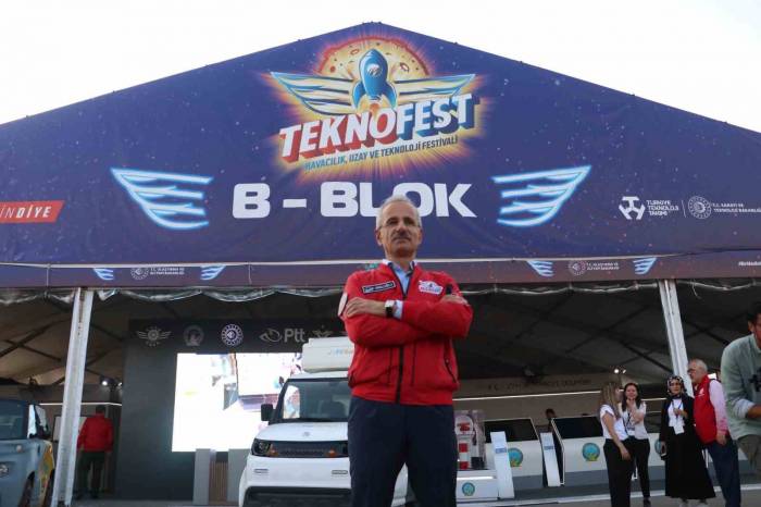 Ulaştırma Ve Altyapı Bakanı Uraloğlu Teknofest’te