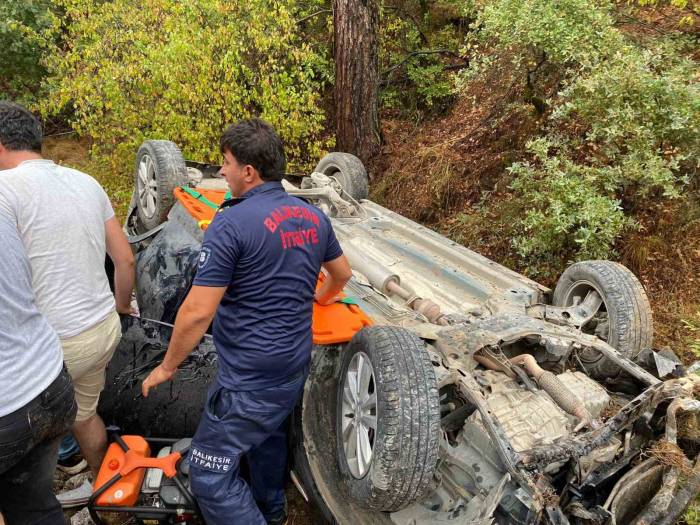 Balıkesir’de Uçuruma Uçan Araçta 5 Yaralı