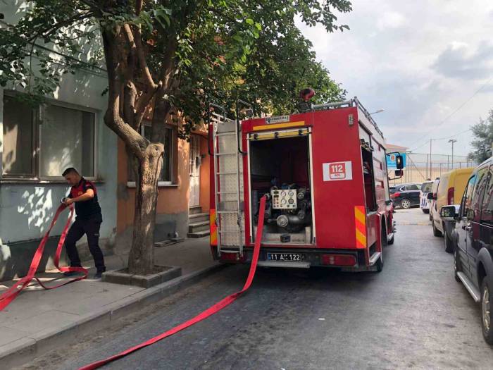 Bilecik’te Apartman Boşluğunda Çıkan Yangın Paniğe Neden Oldu