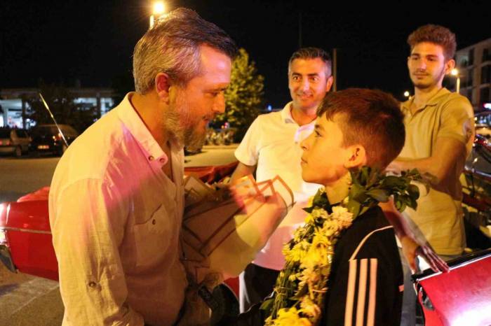 Dünya İkincisi Utku Kap’a Memleketinde Coşkulu Karşılama