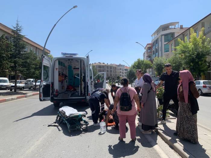 Karaman’da Kamyonetin Çarptığı Yaya Yaralandı