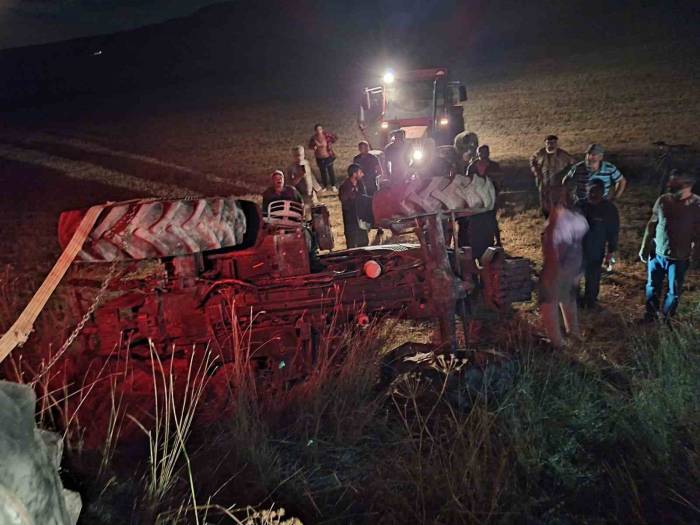Selim’de Traktör Devrildi: 1 Yaralı