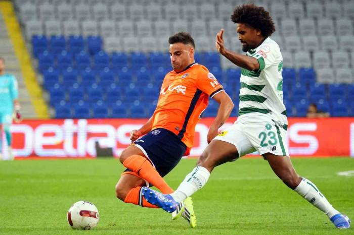 Trendyol Süper Lig: Rams Başakşehir: 0 - Konyaspor: 0 (İlk Yarı)