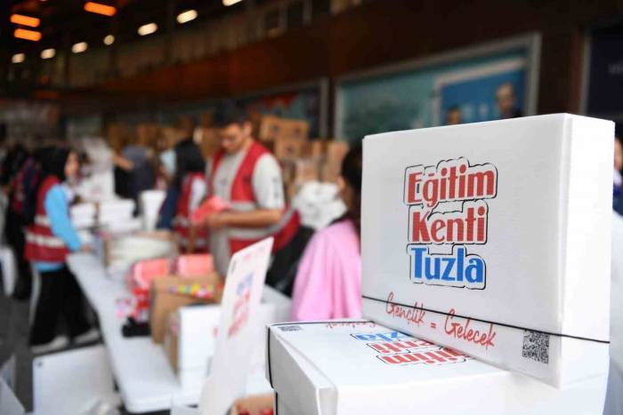 Tuzla Belediyesi’nden 50 Bin Öğrenciye Kırtasiye Desteği