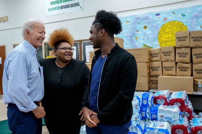 Abd Başkanı Biden Idalia Kasırgası’nın Vurduğu Florida’yı Ziyaret Etti
