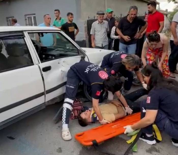 Otomobille Çarpışan Motosiklet Sürücüsü Ağır Yaralandı
