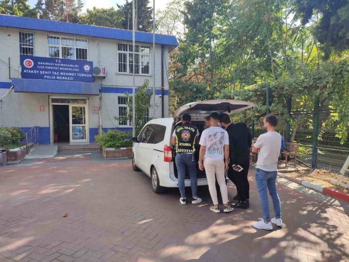 Bakırköy’de Trafikte Bir Vatandaşı Darp Eden 5 Saldırgan Yakalandı