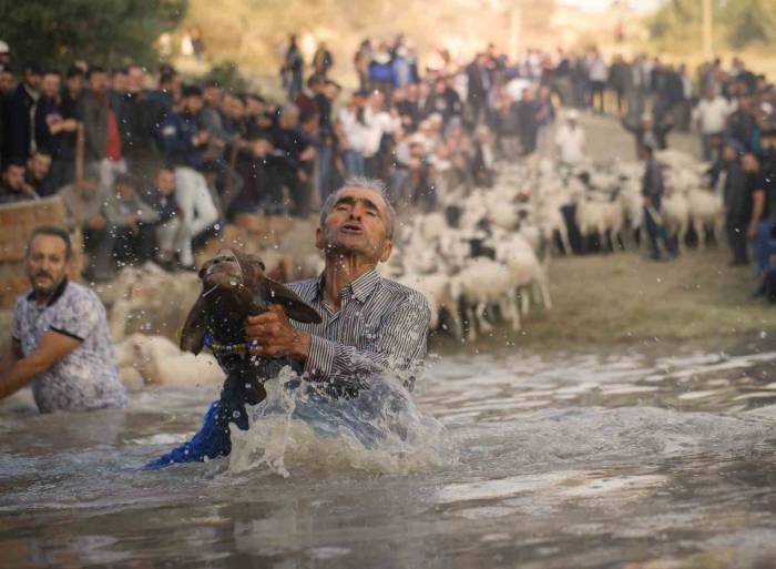 Burdur’un 750 Yıllık Yörük Geleneği “Yünüm Böğet” Renkli Görüntülere Sahne Oldu