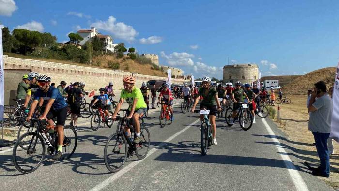 Çanakkale’de 750 Bisikletçi Şehitlere Saygı İçin Pedal Çevirdi