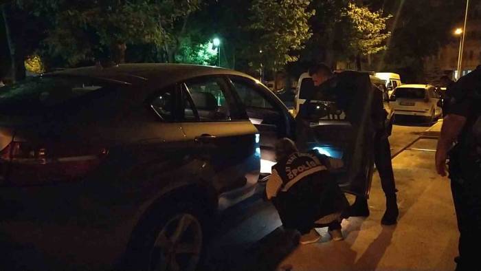 Park Halindeki Otomobil Kurşunlandı