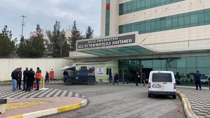 Ailesinin Komşusuyla Olan Kavgasını Ayıran Polis Silahla Vuruldu
