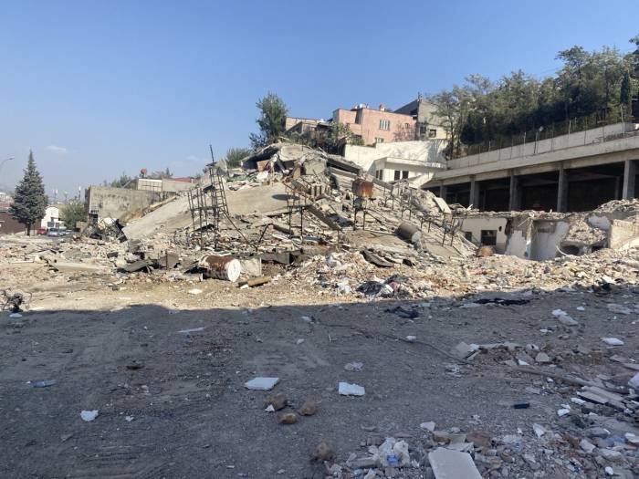 Ağır Hasarlı Binanın Yıkımı Felakete Yol Açıyordu