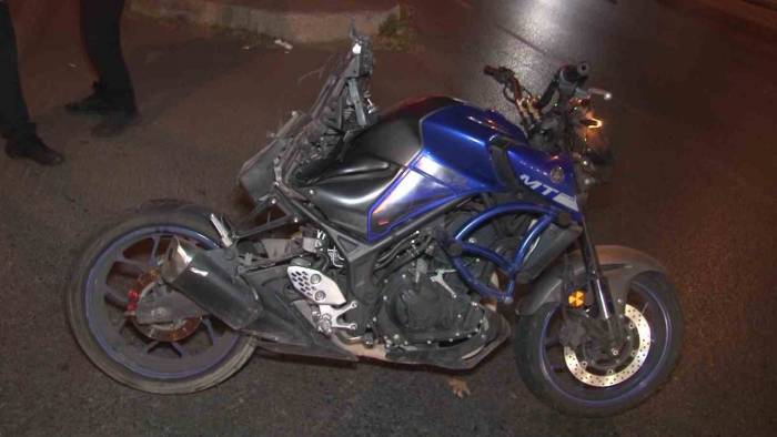 Kartal’da Hız Yapan Motosiklet Kontrolden Çıkıp Metrelerce Sürüklendi: 1 Ağır Yaralı