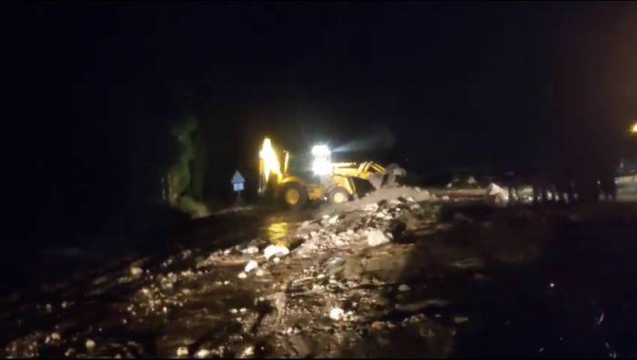 Sivas’ta Sel Birçok Köy Yolunu Ulaşıma Kapattı