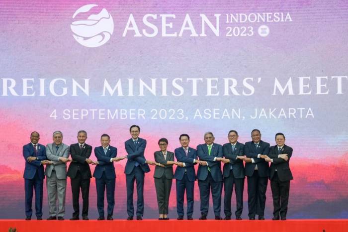 Asean Güneydoğu Asya Ülkeleri Birliği Zirvesi Başlıyor