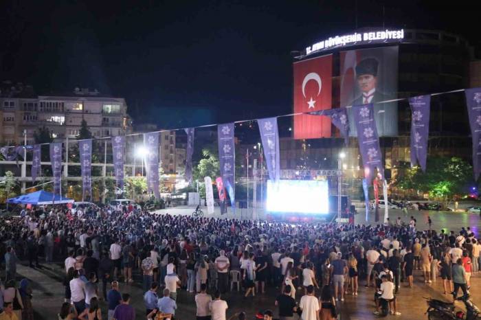 Aydınlılar Tek Yürek Olup Şampiyonu Destekledi