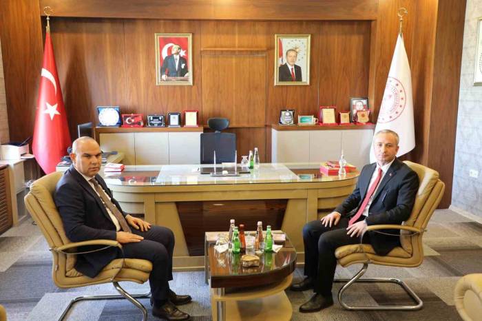 Vali Koç Öğretmenlerle Bir Araya Geldi