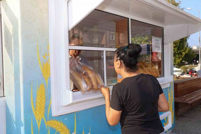 Samsun’da Halk Ekmek Büfeleri Açıldı: 220 Gram Ekmek 5,75 Tl