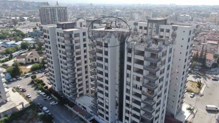 Hatay’da 13 Katlı Lüks Binayı Yıkmak İçin Çözümü Böyle Buldular