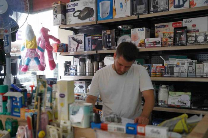 Büyük Sel Felaketinden Sonra Memleketine Döndü, Ailesinin Kapanan Kepengini Yeniden Açtı