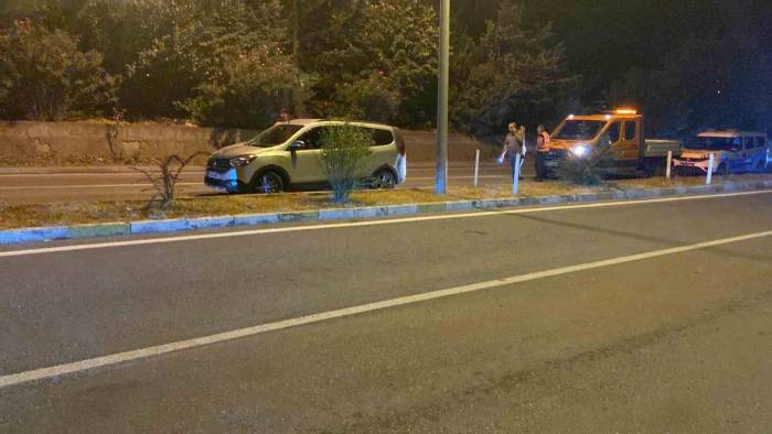 Caddeden Karşıya Geçmek İsteyen Kadına Otomobil Çarptı: 1 Yaralı