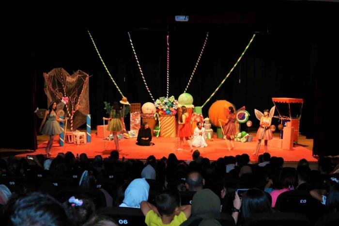 Keçiören’de Çocuklar Tiyatroya Gitti