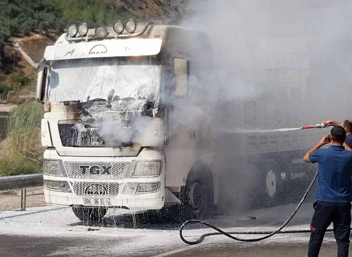 Osmaniye’de Tırda Çıkan Yangın Söndürüldü