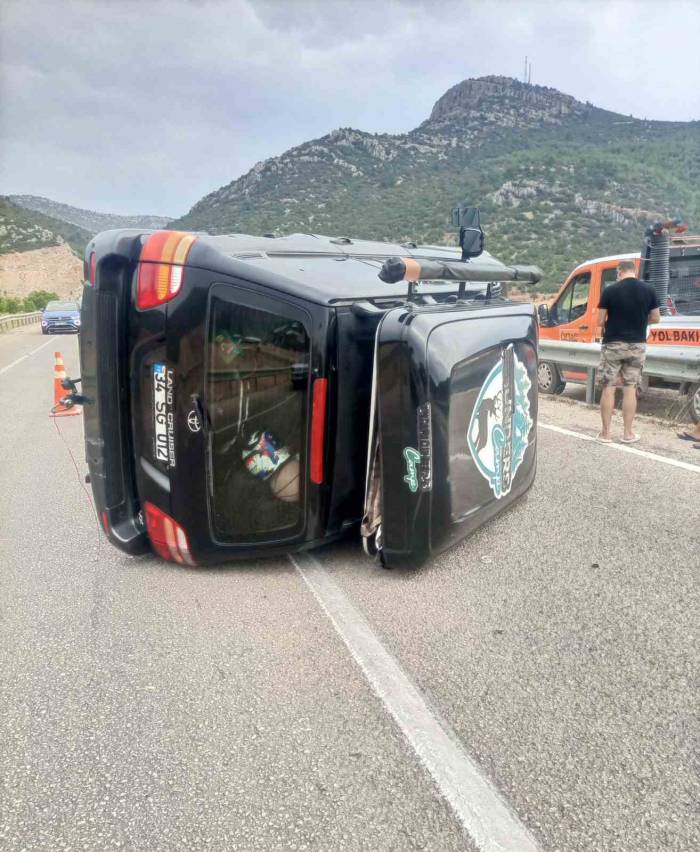 Sümer Ezgü Antalya’da Kaza Geçirdi