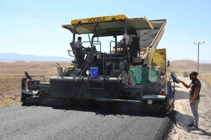 Van’daki Grup Mahalle Yollarında Asfalt Çalışması