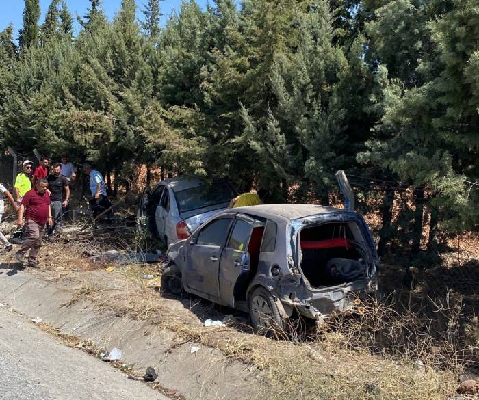 İki Otomobil Çarpıştı: 2 Yaralı