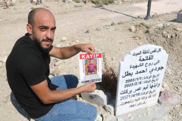 Eşini Ve Oğlunu Aynı Mezara Defneden Adam, Akrabalarının "Gördük" Dediği Oğlunu Arıyor