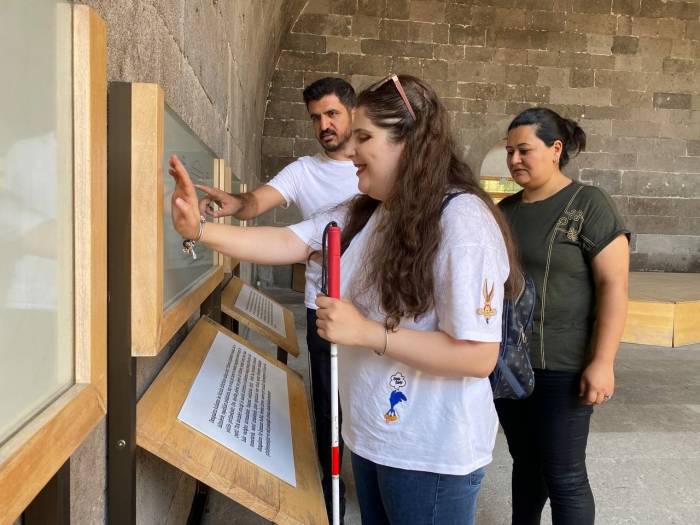 Selin, Selçuklu Uygarlığı Müzesi’ni Bağımsız Gezme Hayaline Büyükşehir Sayesinde Kavuştu