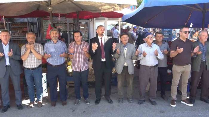 Bu Pazar 700 Yıldır Her Salı Günü Bereket Duasıyla Açılıyor