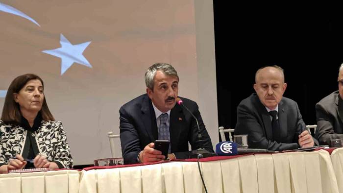 Edirne’de Köy Muhtarı Vali Sezer İçin Şiir Okudu