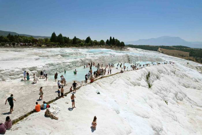 Pamukkale’nin Ziyaretçi Sayısı Her Geçen Gün Artıyor