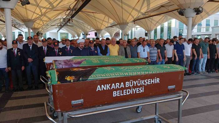 Eşinin Kazara Silahla Öldürdüğü Kadın Son Yolculuğuna Uğurlandı
