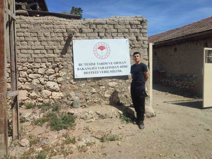 Uzman Eller Projesi Çiftçisine Hayvanları Teslim Edildi