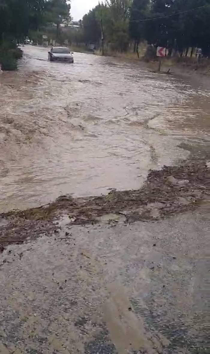 Sağanak Yağış Nedeniyle Kapanan Geyikli-ayvacık Yolu Trafiğe Açıldı
