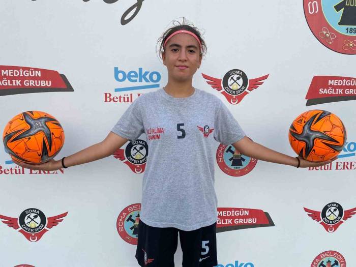 Enkazdan Kurtarılan Merve Futbolla Hayata Yeniden Sarıldı