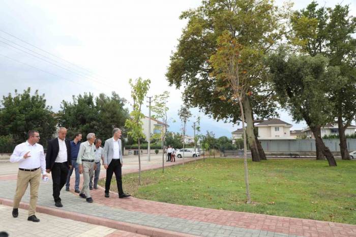 İnegöl Belediyesi Çevre Düzenlemeleriyle Şehri Güzelleştiriyor