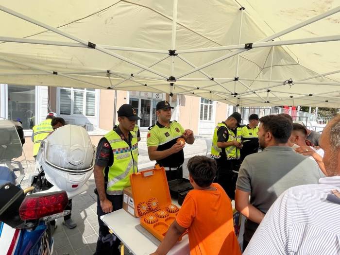 İpsala’da Jandarma Ekipleri Açtıkları Stantta Sürücülere Uyarılarda Bulundu