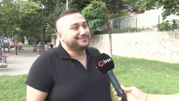 İstanbul’da Turist Yolcu İle Eğlenen Taksi Şoförü Konuştu