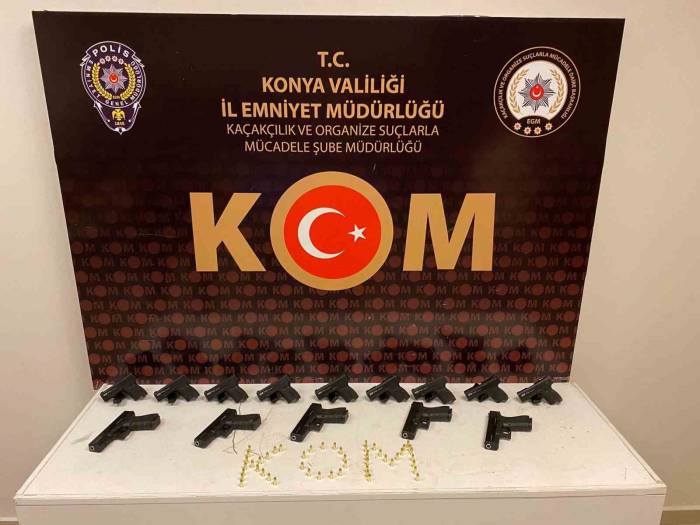 Kamp Malzemeleri Arasından Çok Sayıda Ruhsatsız Tabanca Bulundu
