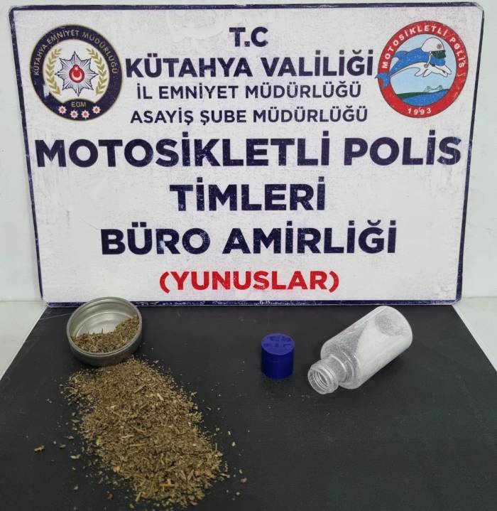 Kütahya’da Yunus Timlerince 2 Kişinin Üzerinde Uyuşturucu Ele Geçirildi