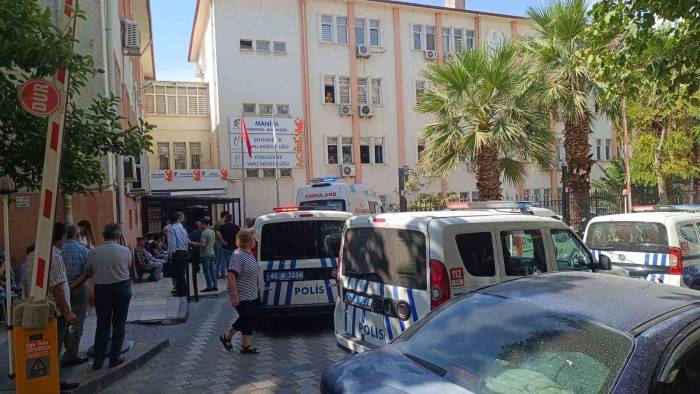 Şehzadeler İlçe Tapu Müdürlüğünde İntihar