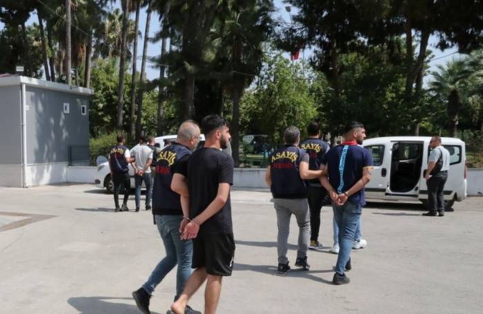 Dolandırdıkları Parayla Altın Alırken Yakalandılar