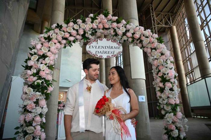 Aşkı 7 Bin 500 Kilometre Uzakta Buldu