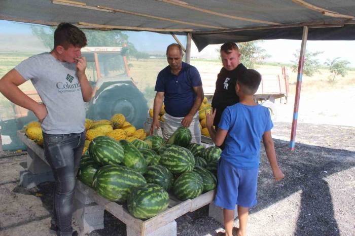 Konya’da Yol Güzergahında Satılan Doğal Ürünler İlgi Görüyor