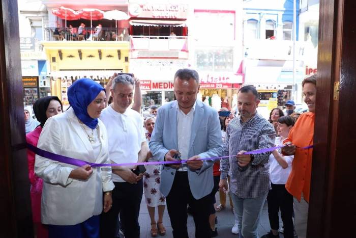 Ev Hanımı Geri Dönüşümden Ürünleri Sergiye Dönüştürdü