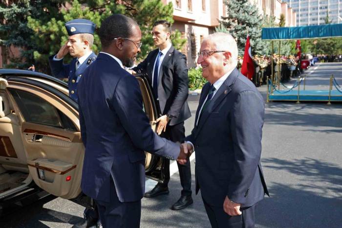 Mozambik Savunma Bakanı Chume Ankara’da